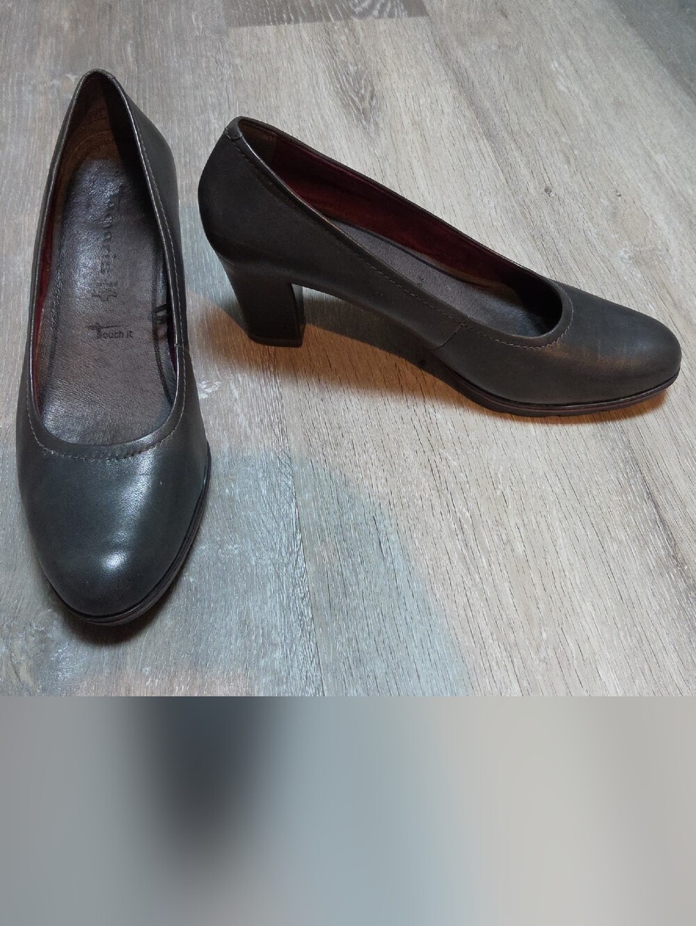 Tamaris Nahla Leather Pumps in Grey Sz 41. 2.25 In Heel, Good Condition